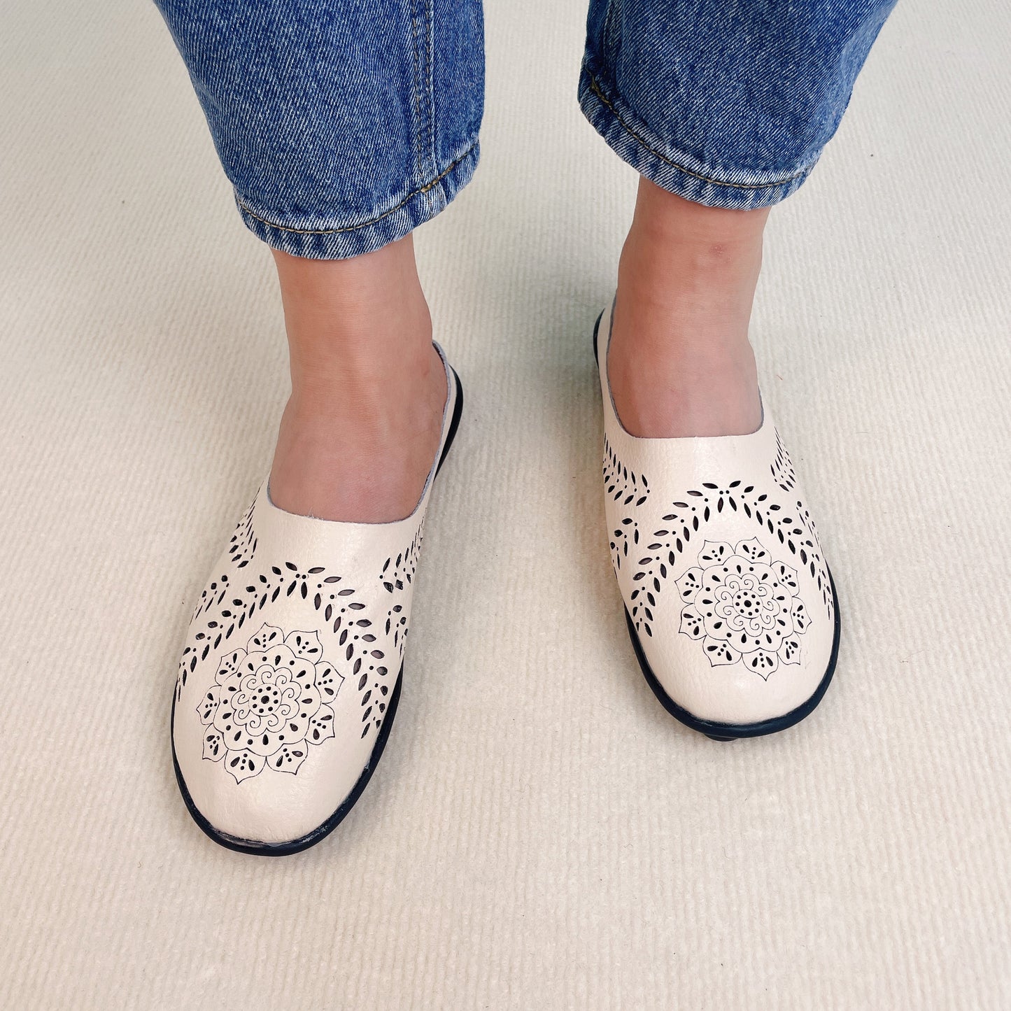 aakip™- Casual All-match Hollow Slippers