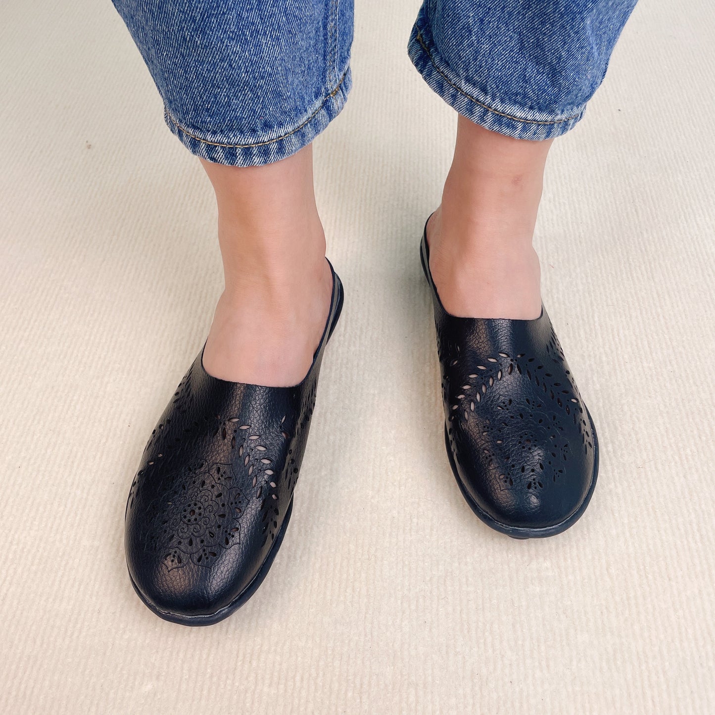 aakip™- Casual All-match Hollow Slippers