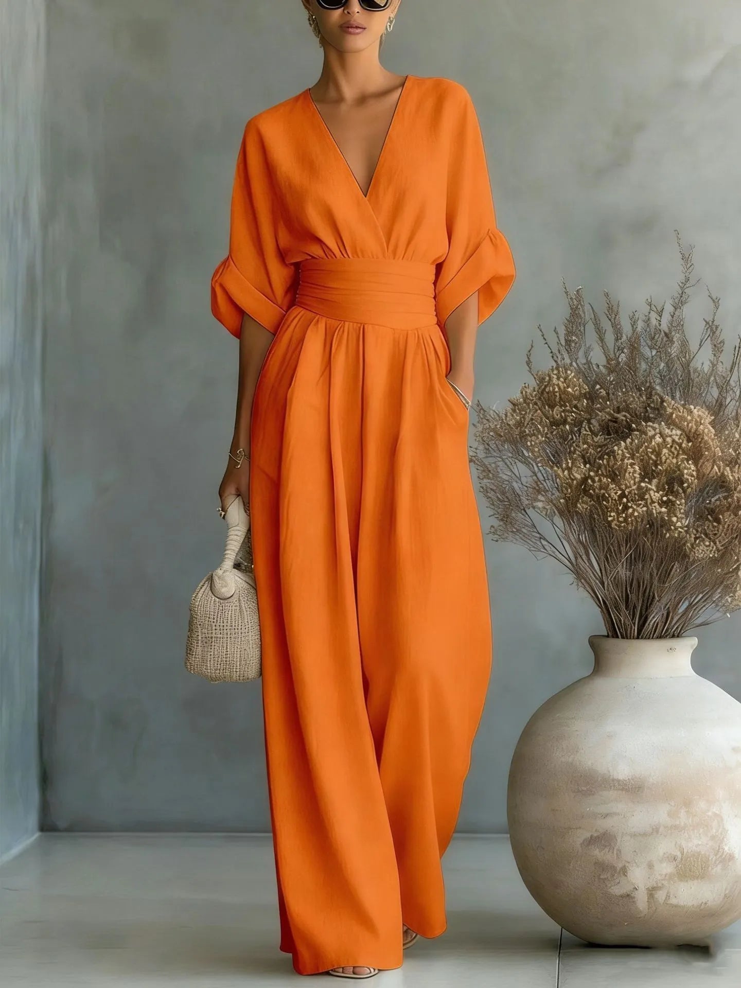 👠Women Solid-Color Elegant V-Neck Jumpsuit with Waist-Defining Fit