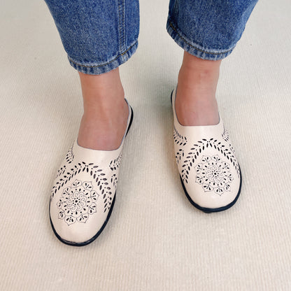 aakip™- Casual All-match Hollow Slippers