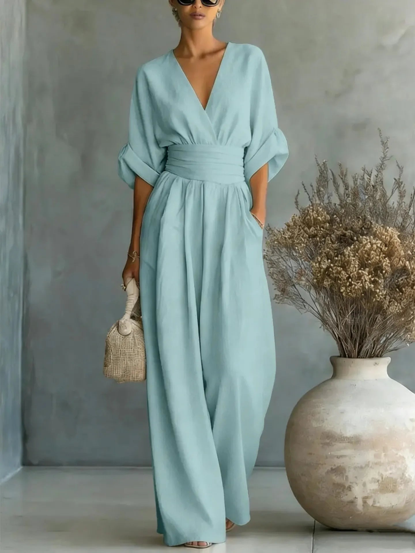 👠Women Solid-Color Elegant V-Neck Jumpsuit with Waist-Defining Fit