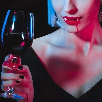 aakip™-Automatic Retractable Vampire Fangs