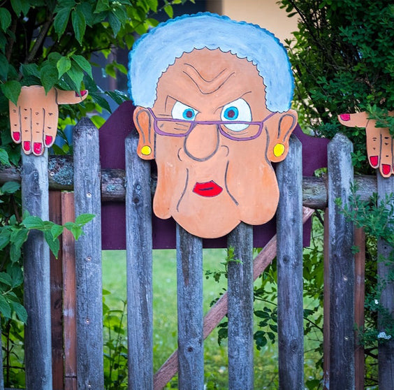 aakip™-Fence Decoration Nosy Old Man and Lady Garden Yard Art